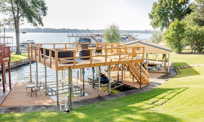 Enchanted Oaks House | Inviting Lake House with Separate Studio and Scenic Views