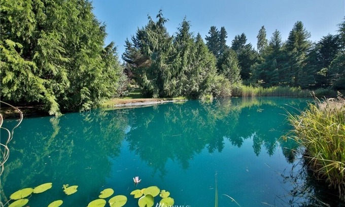 Langley Cabin | Family Retreats at a Beautiful Manor Near the Village