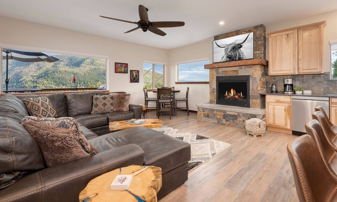 Grand Lake Cabin | Guest Rated 10/10: Pool Table & Mountain Views Near Town