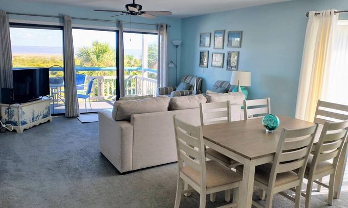 Saint Helena Island Condo | Ocean View Retreat: Pet-Friendly Master with King Bed