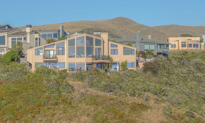 Bodega Bay House | Expansive Ocean-View Retreat w/Home Theatre & Spa