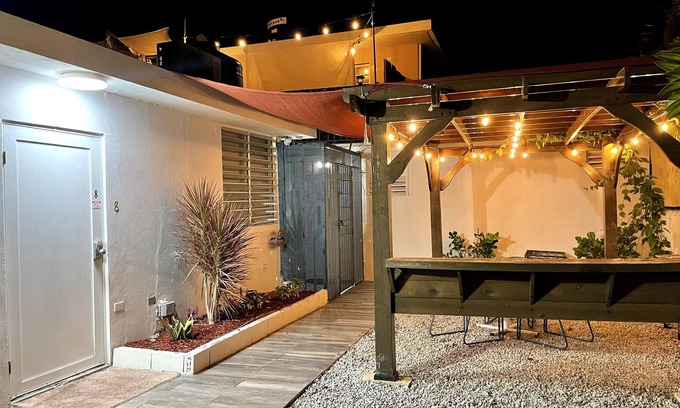 Bucana House | Relaxing Retreat with Private Jacuzzi & Tropical Patio