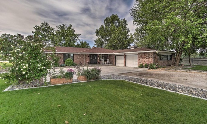 Tri-Cities House | Inviting Pasco Retreat with Sauna & Pet-Friendly Amenities