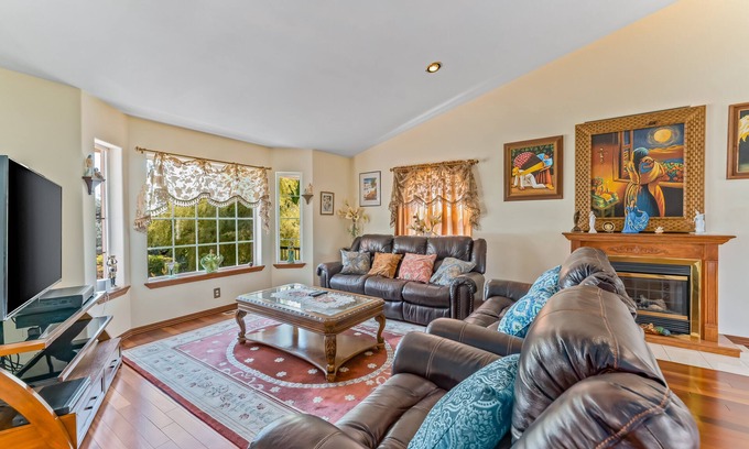 East Wenatchee House | Elegant Spanish-Style Retreat with Two Decks and Fast WiFi
