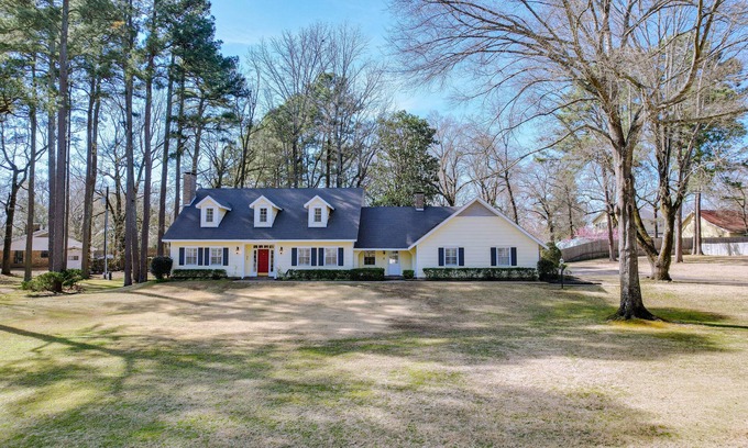Texarkana House | Spacious Texarkana Home with Yard & Spa Near Golf