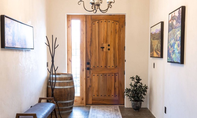 East Wenatchee Villa | Expansive Tuscan Retreat with room to spread out, hang out, unwind and get away!