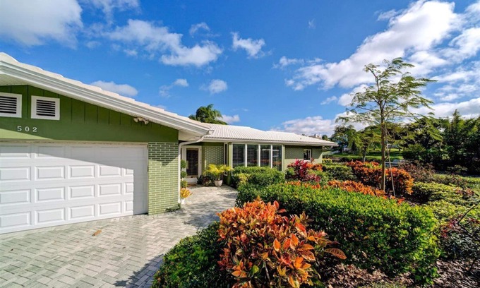 Harbor Bluffs House | Idyllic Waterfront Escape at Belleair Beach - Kayak & Relax