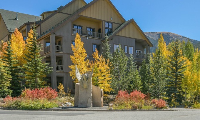 Mountain House House | Guest Rated 10/10: Expedition Station with Ocean View Amenities
