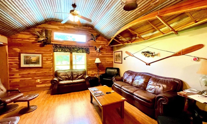 Norfork House | Expedition Suite: River View, Gatherings & Wade-in Access