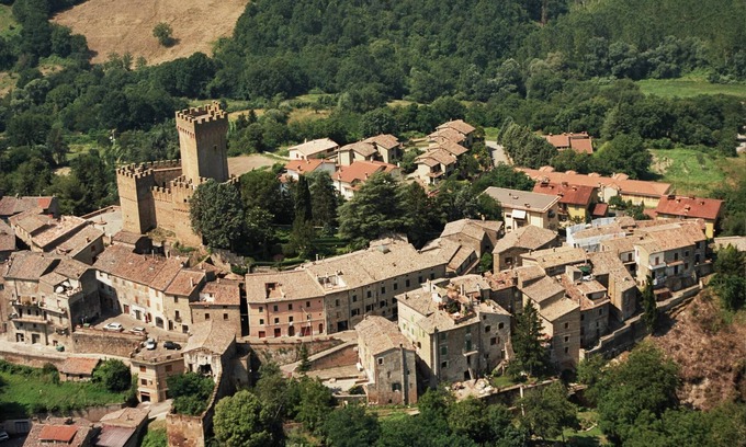 Proceno Apartment | Discover a Castle Retreat with Breathtaking Views