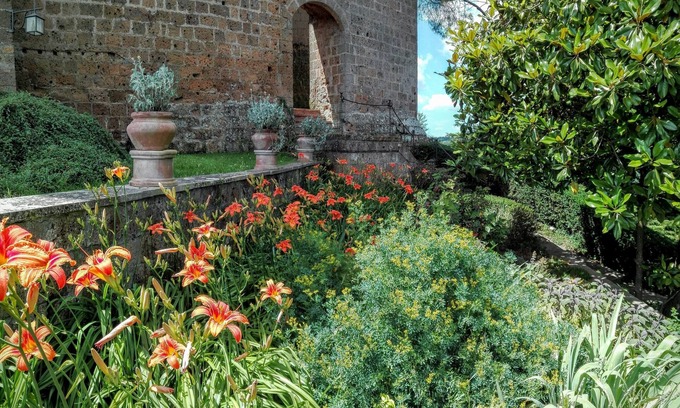 Proceno Apartment | Enchanting Castle Retreat with Spa and Scenic Views