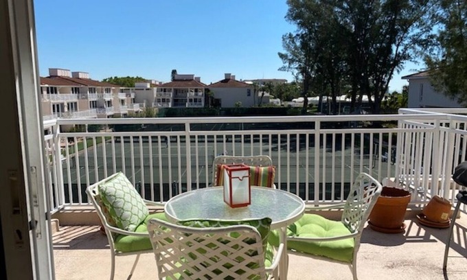Longboat Key Apartment | Unwind at a Beachfront Resort in Longboat Key, Rated 10/10