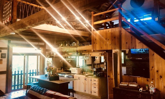 Bennington Other | Unique Cozy Barn Retreat Near Downtown Bennington