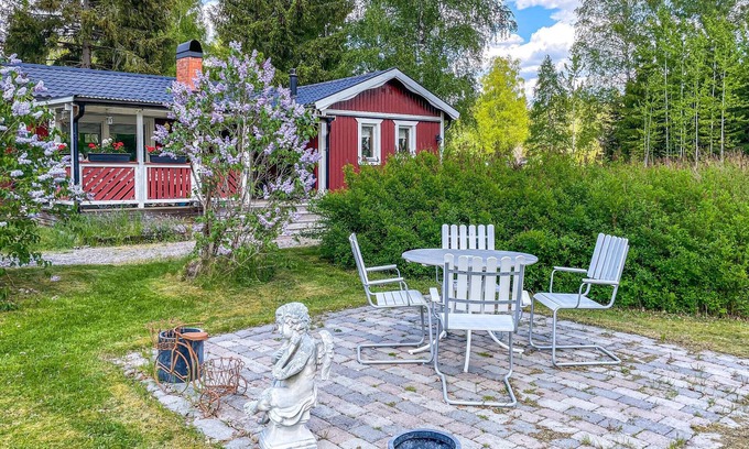 Sala House | Discover a Serene Getaway by Lake Ljömsebosjön
