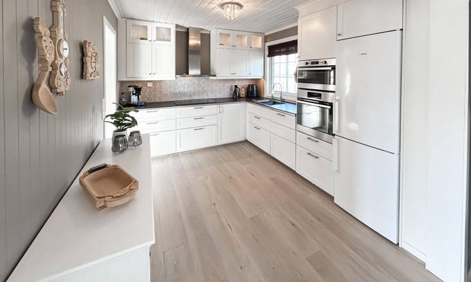 Spangereid House | Discover an Unforgettable Vacation Home with Lake View