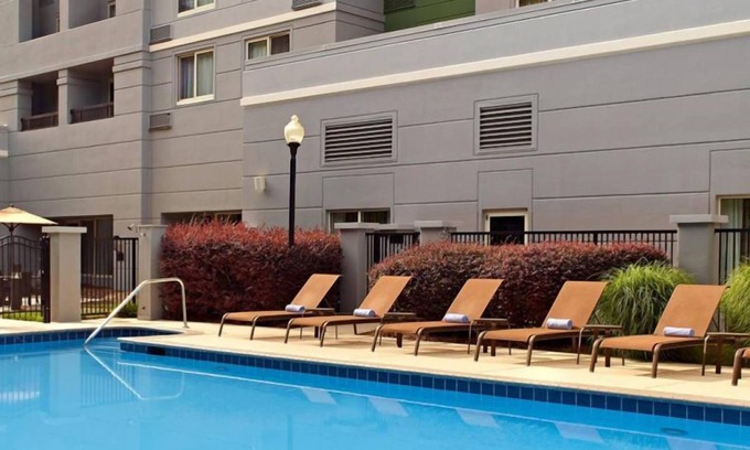 Home Park Hotel | Discover Atlanta's Premier Hotel with Pool & Pet-Friendly Units