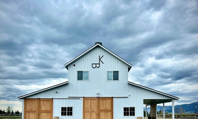 Bozeman House | Unique Custom Barn Retreat in Bozeman, MT - Family Friendly