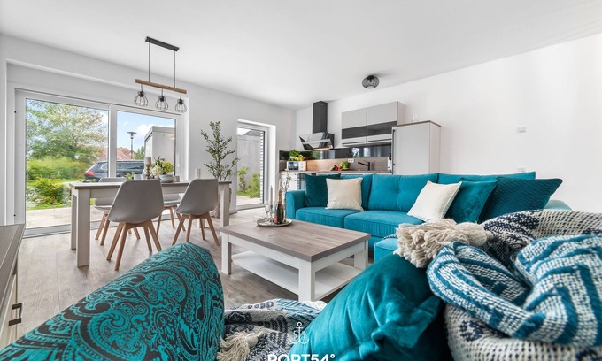 Daenschendorf Apartment | Salzbrise Fehmarn: Bright Oceanfront Escape with Spa & Pool
