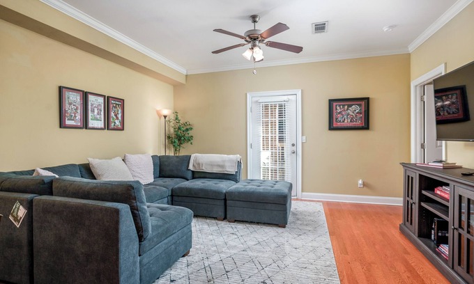 Tuscaloosa Condo | Discover Game Day Comfort at Crimson Traditions Condo