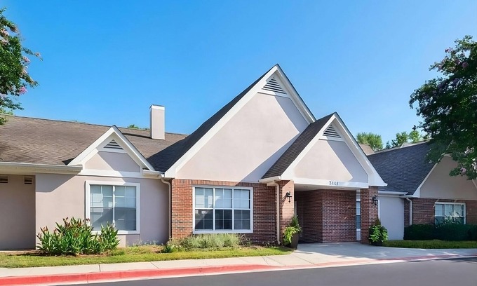 Town Center Hotel | Discover Kennesaw: Cozy 2BR Suites with Breakfast & Pets Welcome