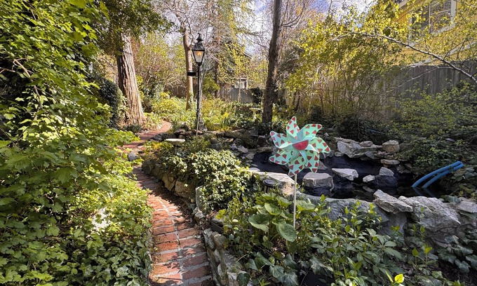 Crestline Cottage | Cozy Cottage Retreat: Pet Friendly & Ocean Views Await