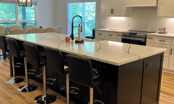 Northport House | New Lake Tuscaloosa Hotel: Perfect for UA Campus Visits
