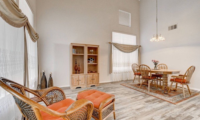 Elkhorn House | Unforgettable Experience in Las Vegas with Pool & Spa