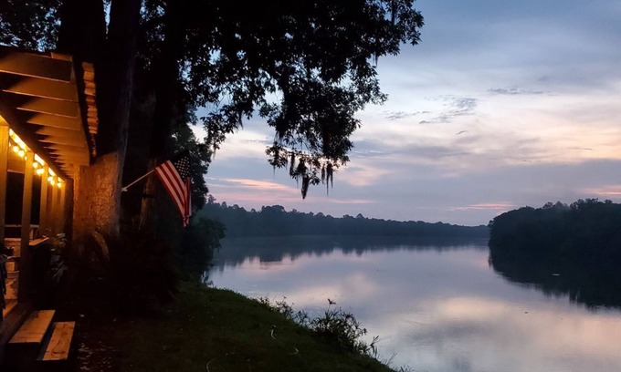 Autaugaville House | Discover Pet-Friendly Riverfront Retreat in Alabama