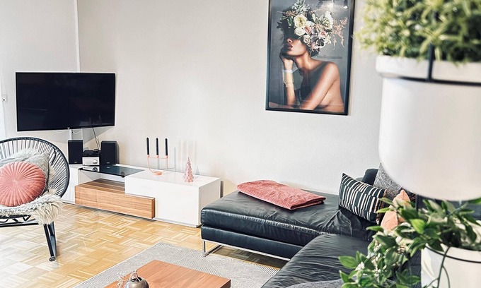Elz Apartment | Discover Limburg: Spacious 90sqm with Garden & Breakfast