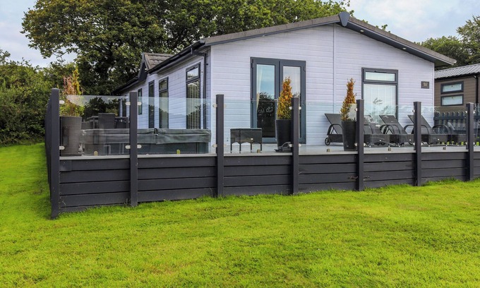 Rhyd-y-clafdy Cottage | Experience luxury at this 5-star lodge, nestled in an exclusive park.