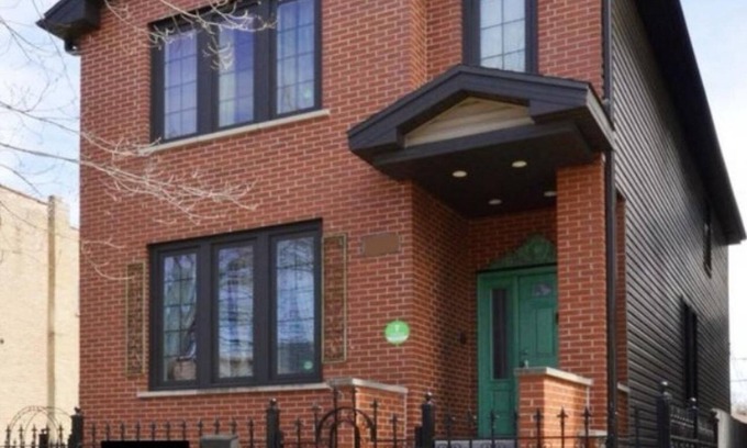 Irving Park House | Experience Luxury and Comfort in Chicago - 4bd/4ba House