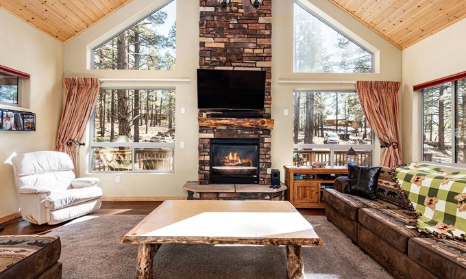 Williams Cabin | Unwind in Style: Ideal Getaway Near Grand Canyon & Williams
