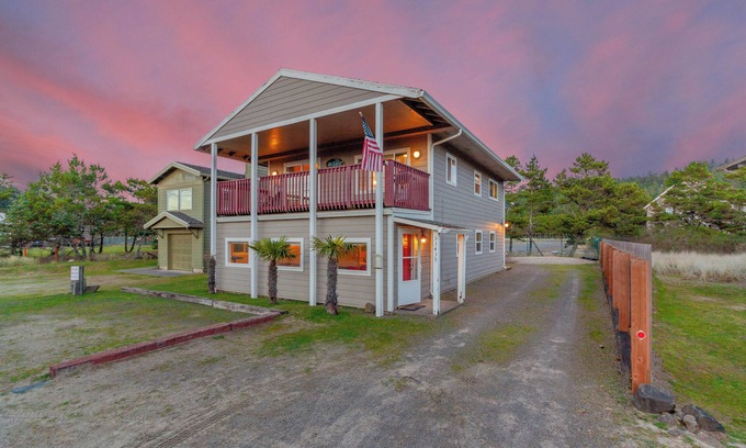 Pacific City House | Pet-Friendly Cape Escape: Walk to Beach & Brewpub