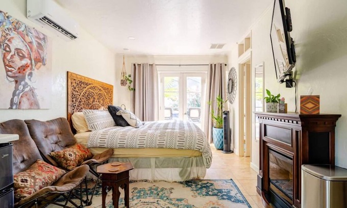 Palm Desert Villa | Enchanting Vintage1948 Moroccan Villa with Pool & Spa Amenities