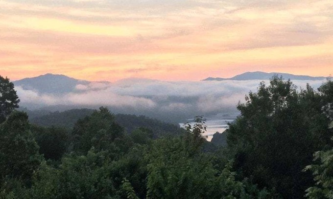 Almond Cabin | Scenic Lake Fontana Cabin - Pet Friendly with Spa & Hot Tub