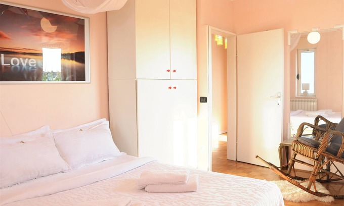 Vracar Apartment | Unwind at the Penthouse Terrace with Lake Views in Belgrade