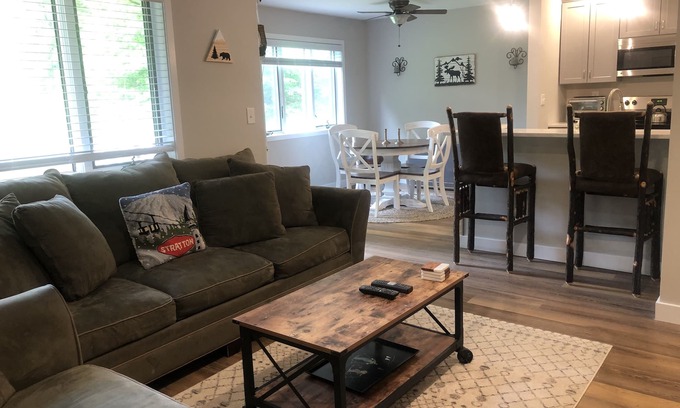Stratton Mountain Condo | Renovated Stratton Mtn Resort Condo with Pool & Spa