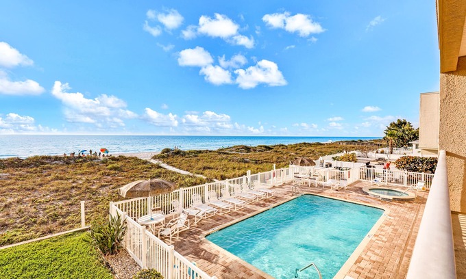 Independence Square Condo | Discover Relaxation in Indian Rocks with Oceanfront Amenities