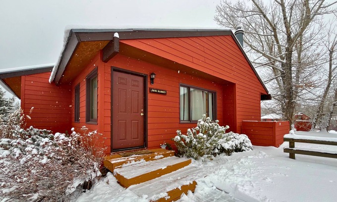 Clark House | Experience the beauty of the Elk River with semi-private fishing access