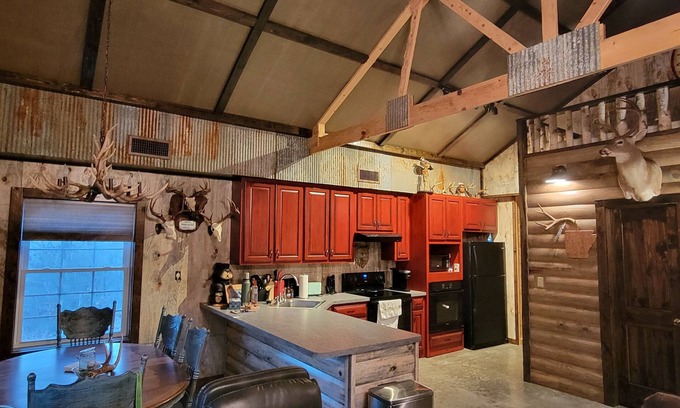 Rover Cabin | Unforgettable Cabin Getaway along the Solar Eclipse Path