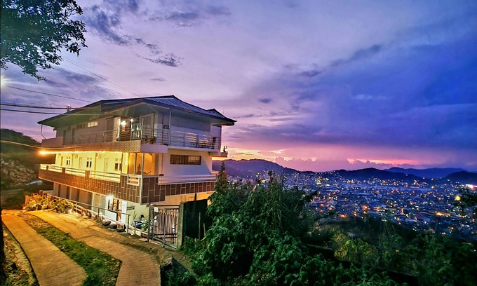 La Trinidad Apartment | Experience the stunning Mountain view of the La Trinidad Valley landscape.
