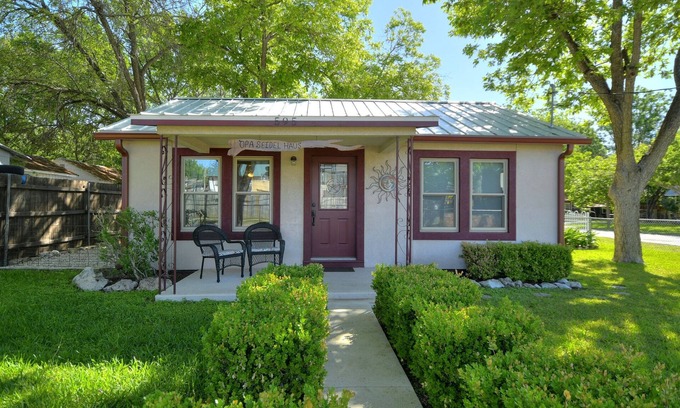 New Braunfels House | Discover Your Dream Getaway by Schlitterbahn Waterpark