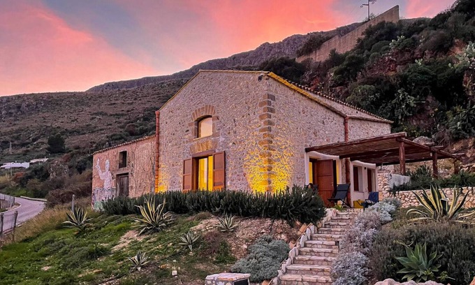 Scopello House | Discover the Zingaro Nature Reserve in a Unique Ancient Ruin