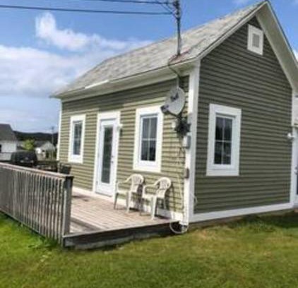Twillingate House | Tranquil Retreat at Cricket Field: Oceanfront Bliss Awaits