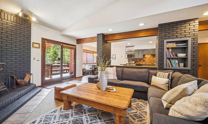 Frisco House | Pet-Friendly Frisco Townhome: Hot Tub & Pool Table Awaits
