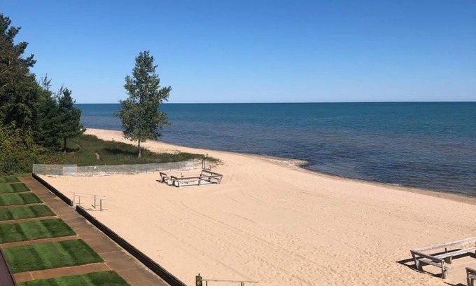 Oscoda Condo | Enchanting Romantic Getaway with Ocean Views & Spa