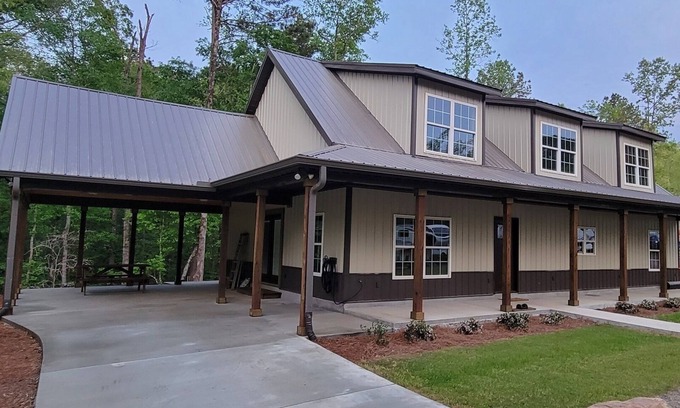 Valley Cabin | Experience Nature at The Lodge at NewMor River Preserve