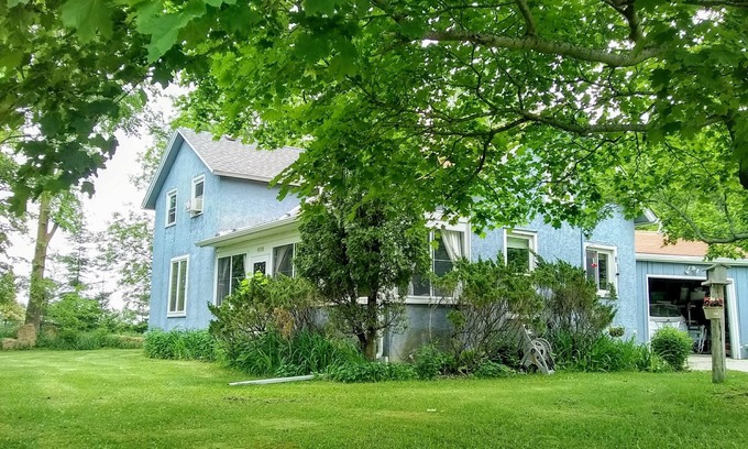 Glenbeulah Cottage | Discover a Historic Farmhouse in Beautiful Kettle Moraine