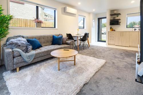 Addington Apartment | Discover Addington CBD: 1-Bedroom with Carpark Access