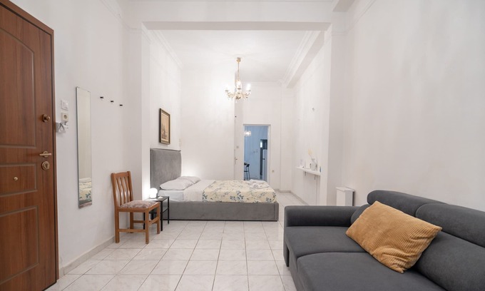 Vyronas Apartment | Discover Athens from a Vibrant Neighborhood Apartment
